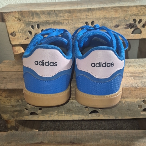Adidas Blue and White Womans Sneakers with Tan Sole - Picture 6 of 13